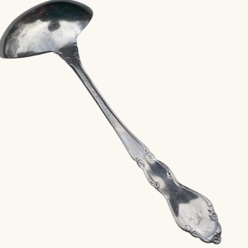 Oneida‎ DOVER Stainless Steel Gravy Ladle Scalloped Shell Bowl Floral Handle
